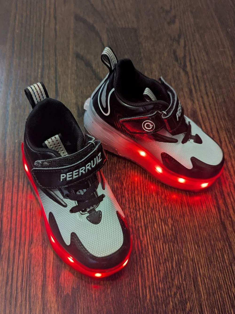 Jiandian LED Light Up Roller Shoes Kids Size 11